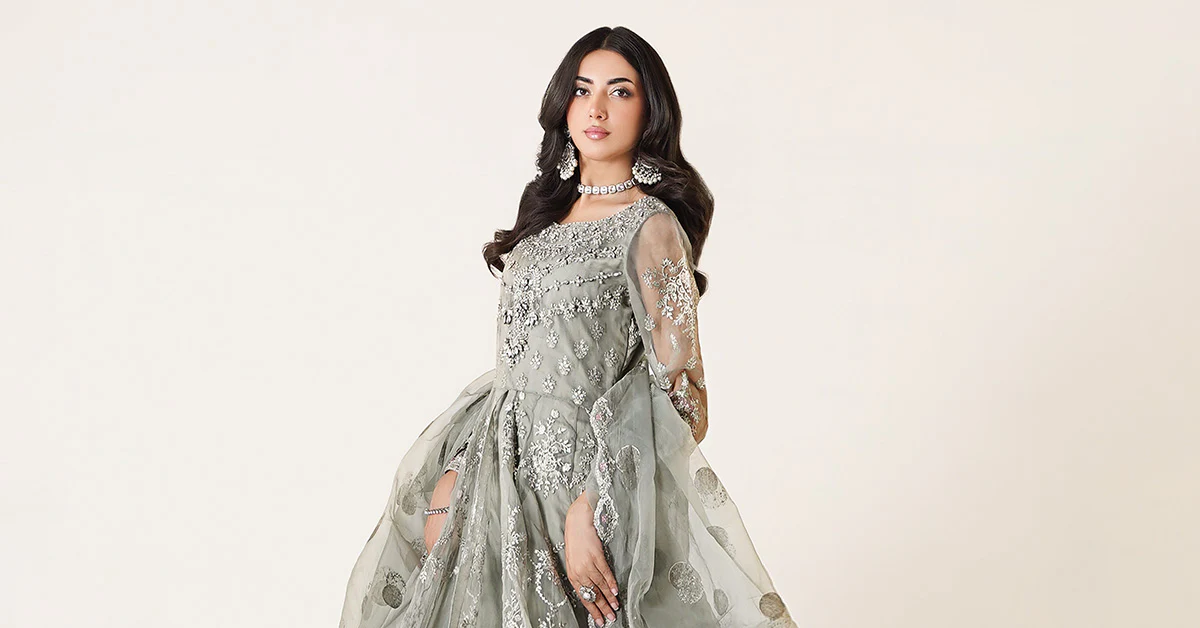 3 Piece Embroidered Organza Suit - Image 3