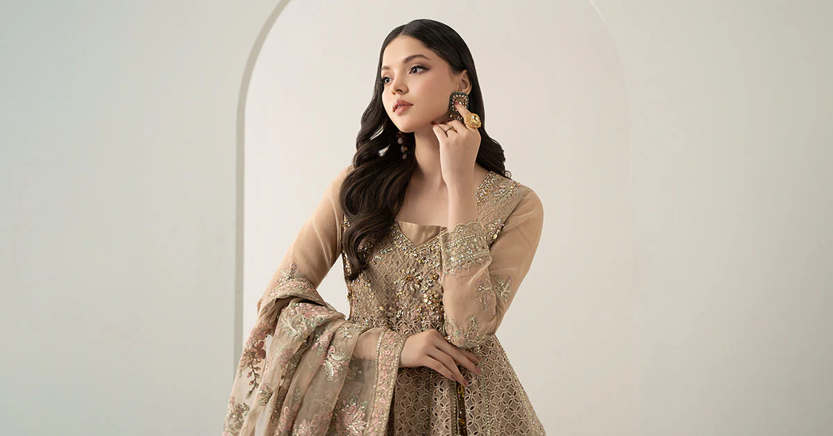 3 Piece Embroidered Organza Suit - Image 9