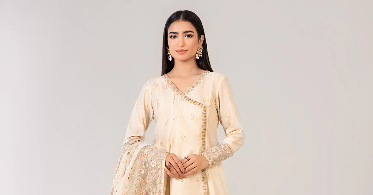 3 Piece Embroidered Suit - Image 8