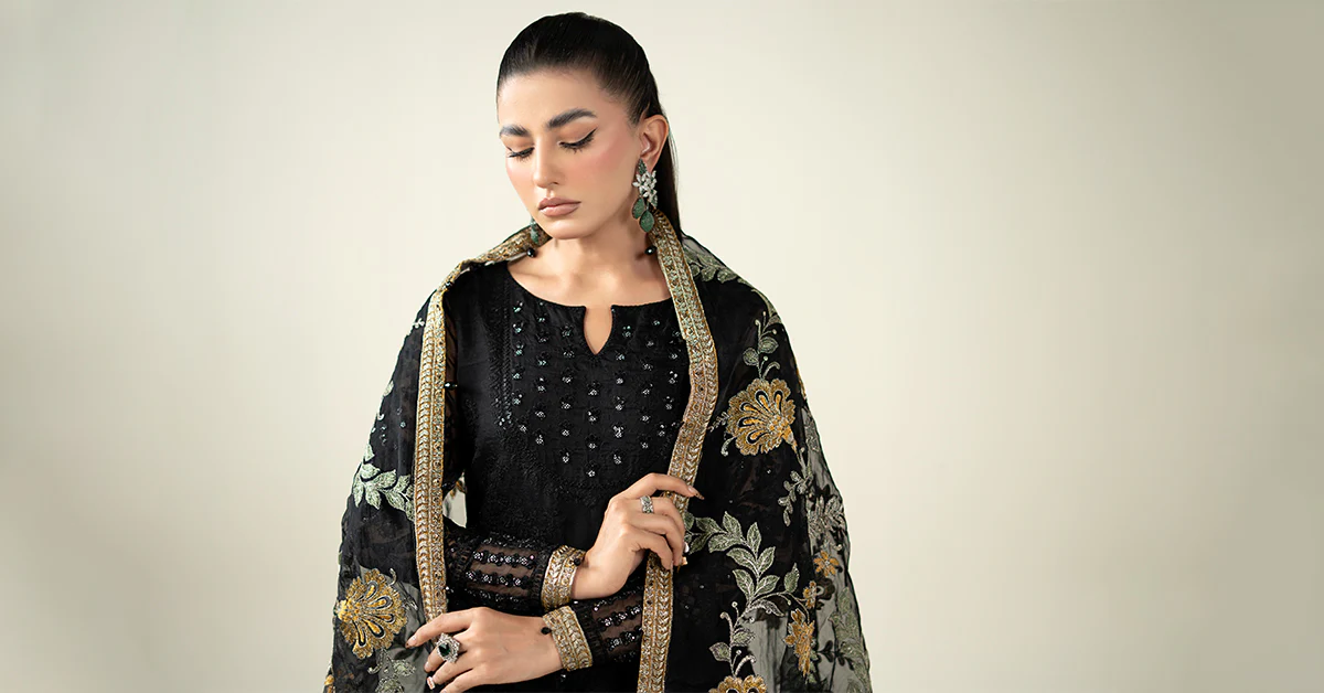 3 Piece Embroidered Suit - Image 10