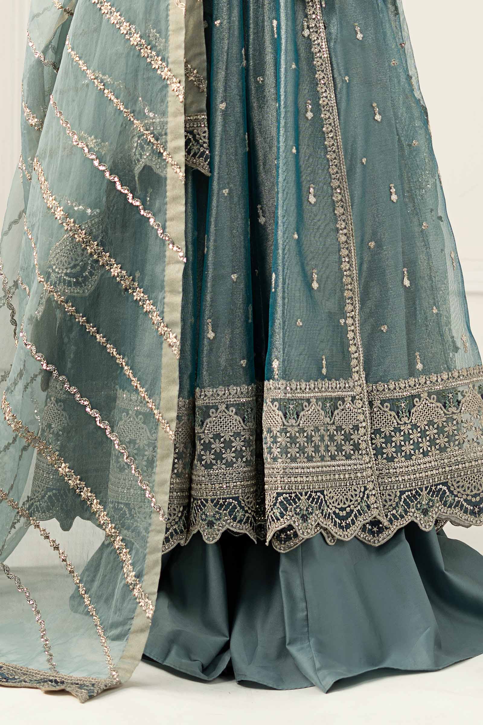 3 Piece Embroidered Zari Net Suit - Image 5