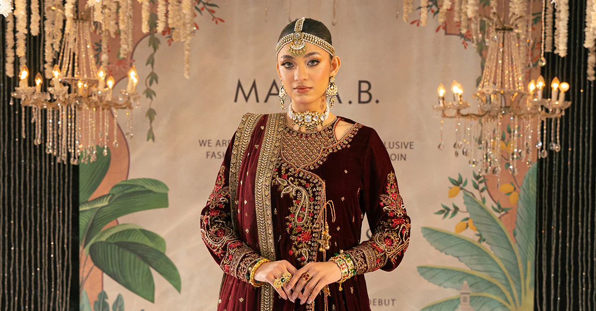 3 Piece Embroidered Velvet Suit - Image 11