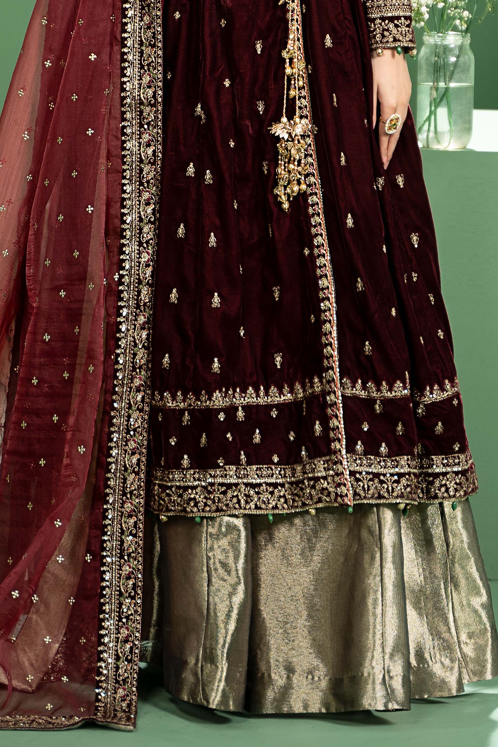 3 Piece Embroidered Velvet Suit - Image 8
