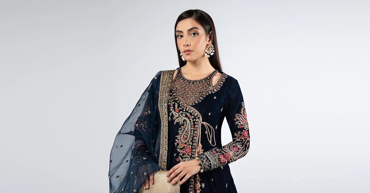 3 Piece Embroidered Velvet Suit - Image 7
