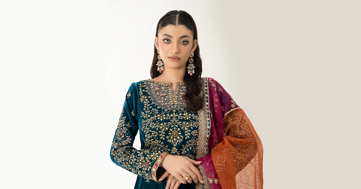 3 Piece Embroidered Velvet Suit - Image 6