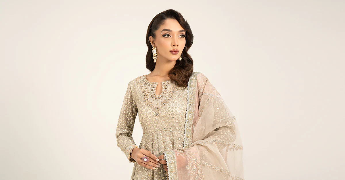 3 Piece Embroidered Organza Suit - Image 11