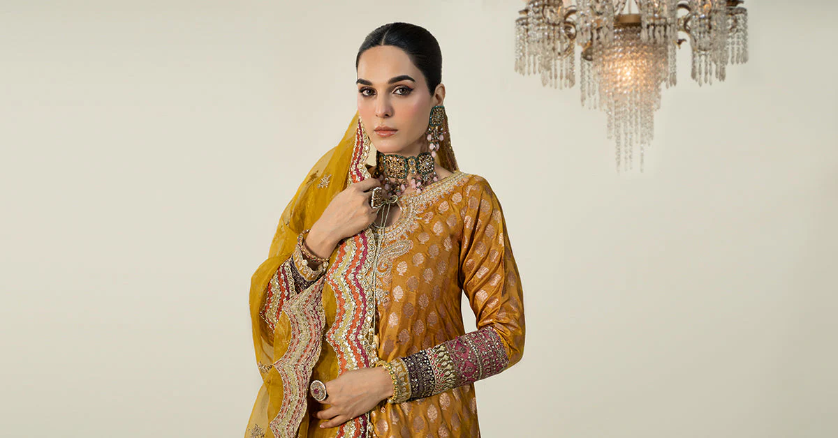 3 Piece Embroidered Jacquard Suit - Image 8