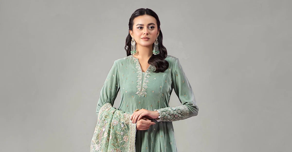 3 Piece Embroidered Velvet Suit - Image 8