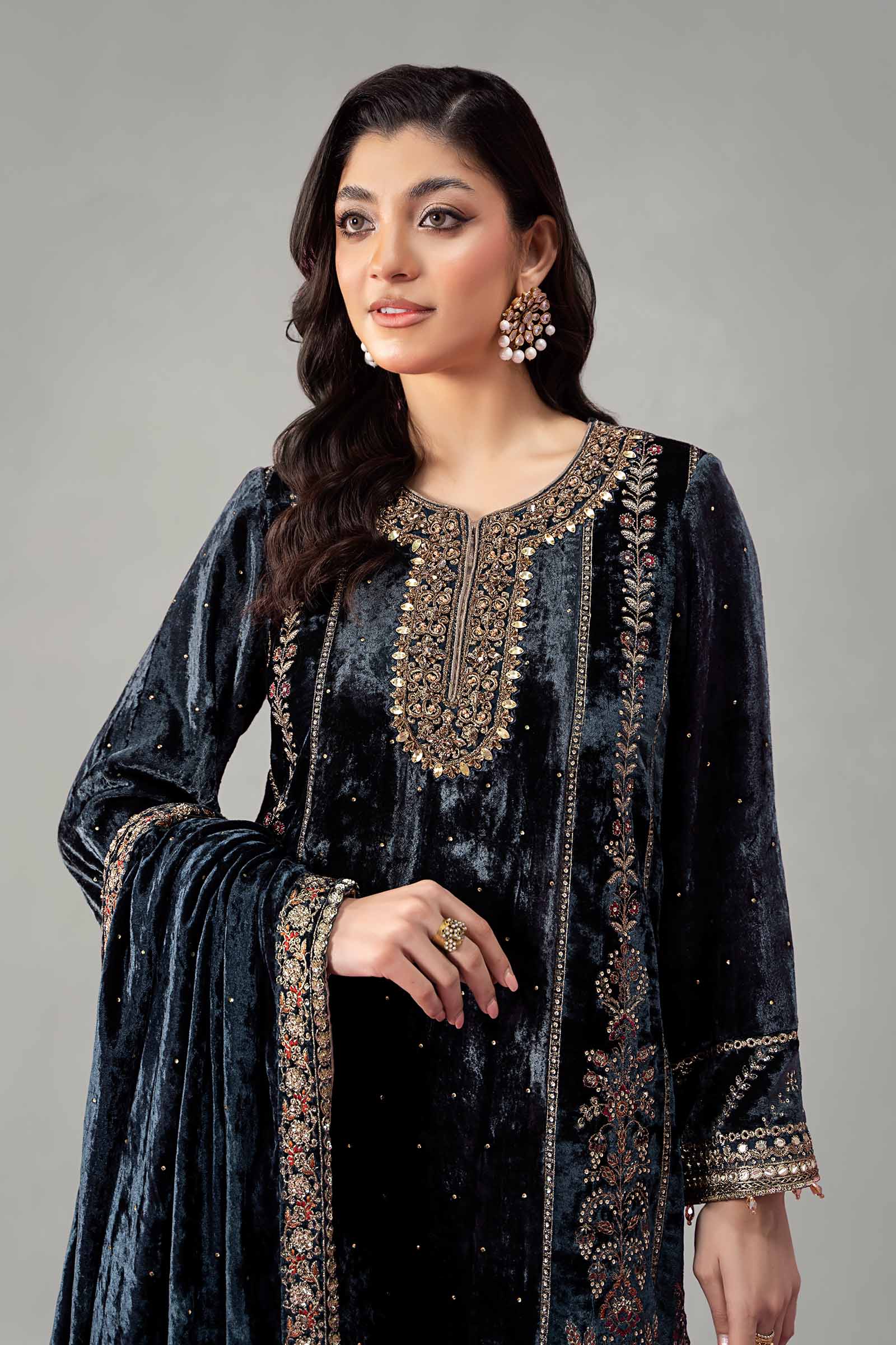3 Piece Embroidered Velvet Suit - Image 3