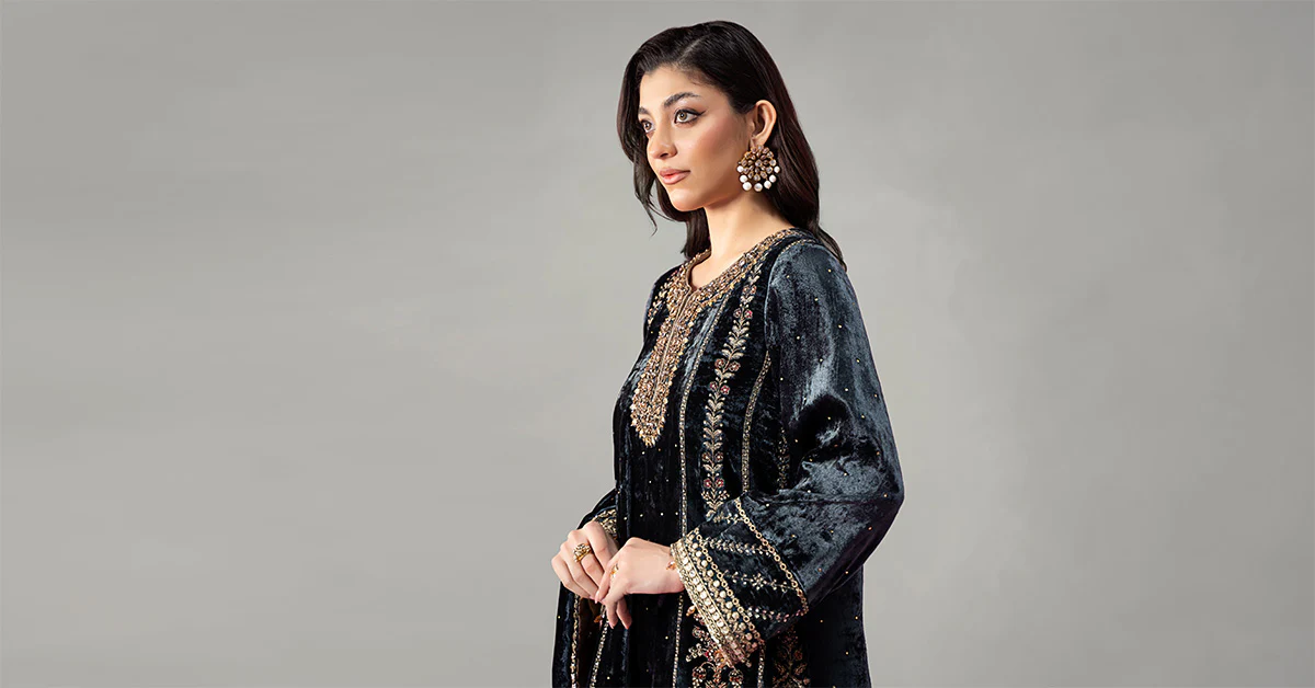 3 Piece Embroidered Velvet Suit - Image 7