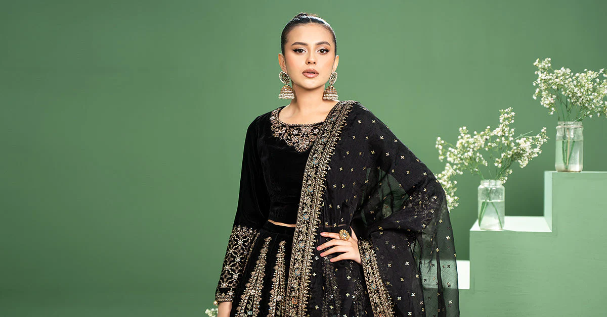 3 Piece Embroidered Velvet Suit - Image 6