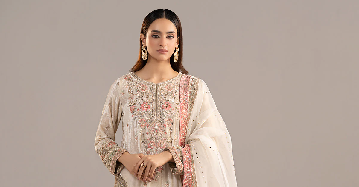 3 Piece Embroidered Velvet Suit - Image 8