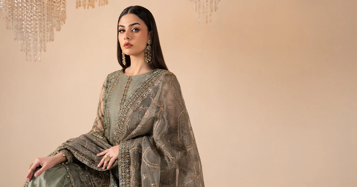 3 Piece Embroidered Zari Net Suit - Image 10