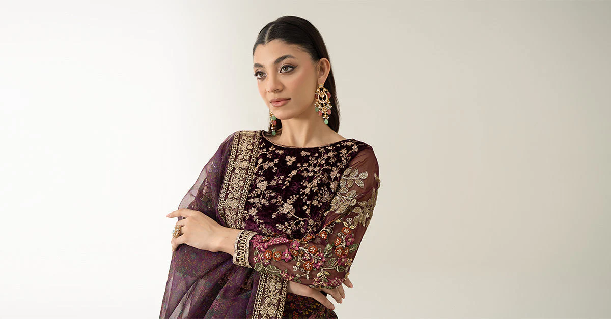 3 Piece Embroidered Velvet Suit - Image 6