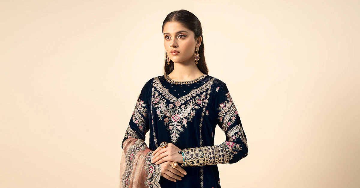 3 Piece Embroidered Velvet Suit - Image 7