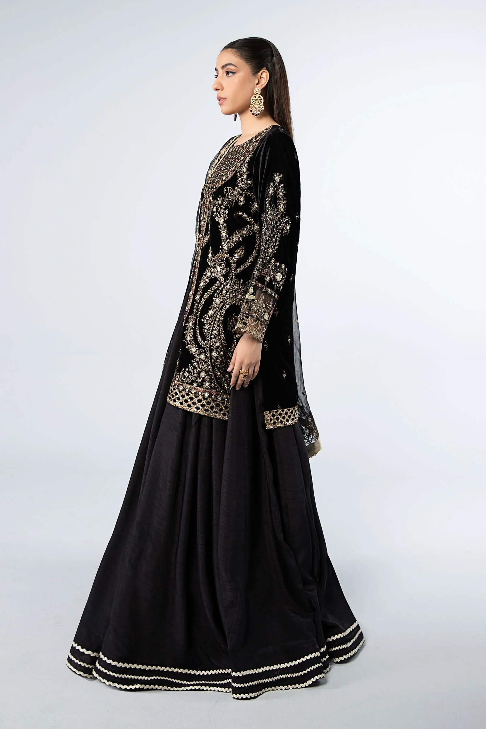 3 Piece Embroidered Velvet Suit - Image 4