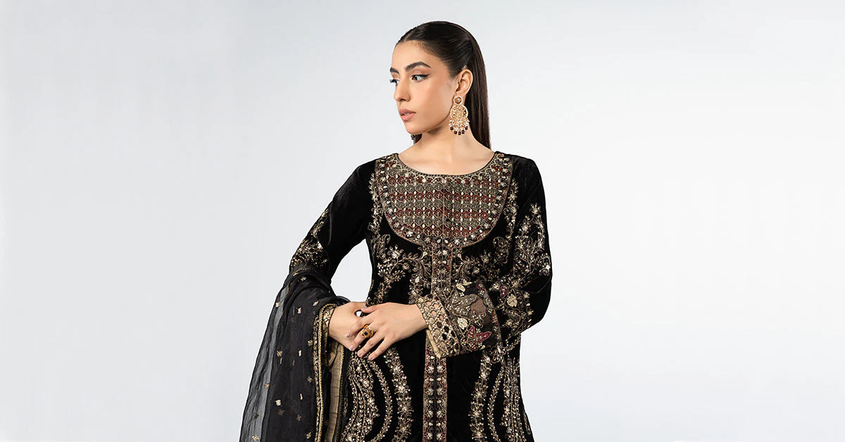 3 Piece Embroidered Velvet Suit - Image 6