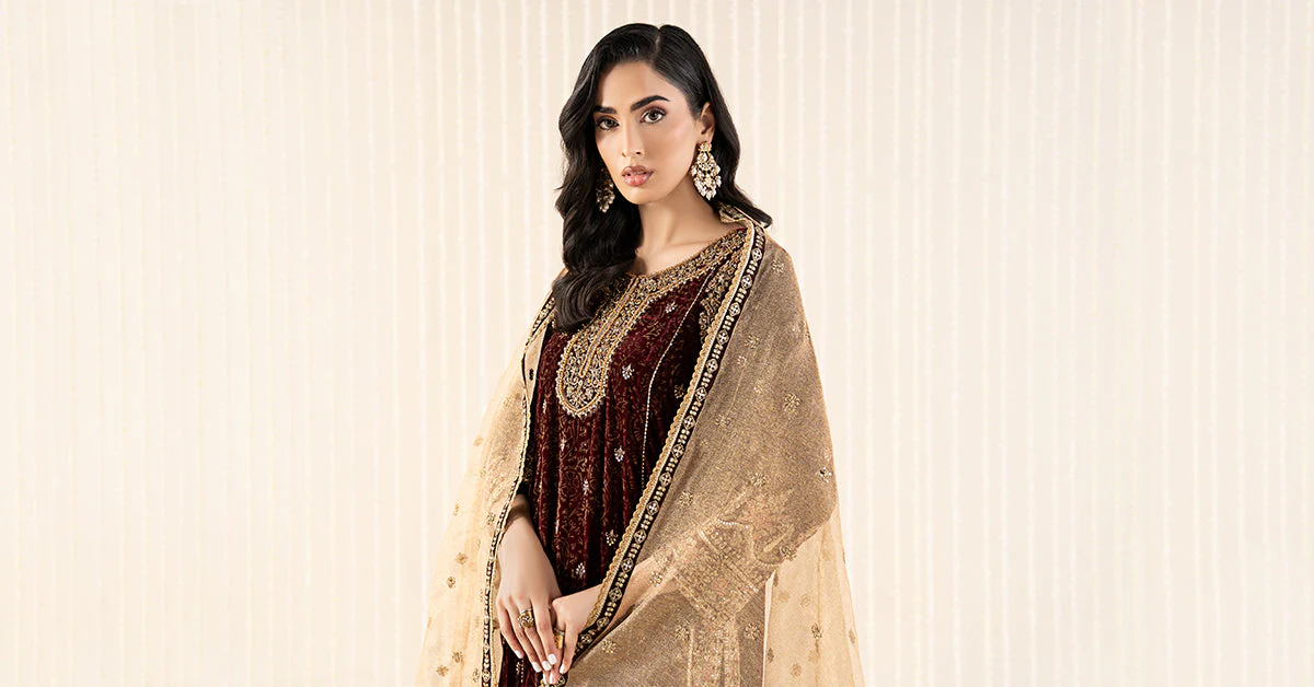 3 Piece Embroidered Velvet Suit - Image 4
