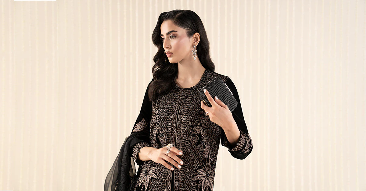 3 Piece Embroidered Velvet Suit - Image 8