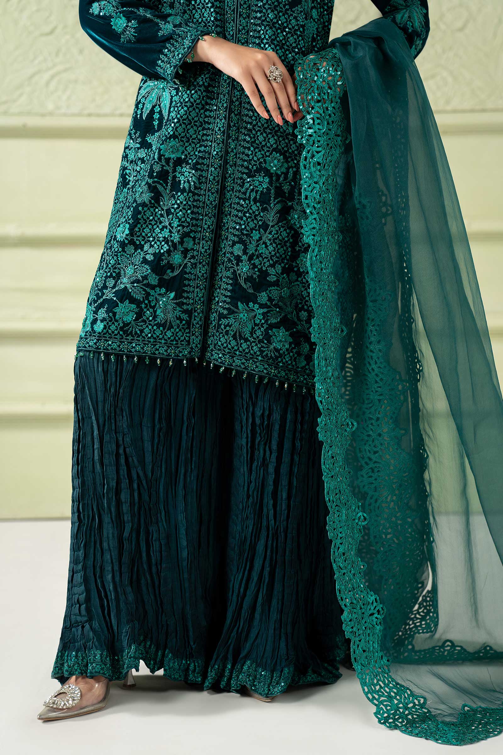 3 Piece Embroidered Velvet Suit - Image 6