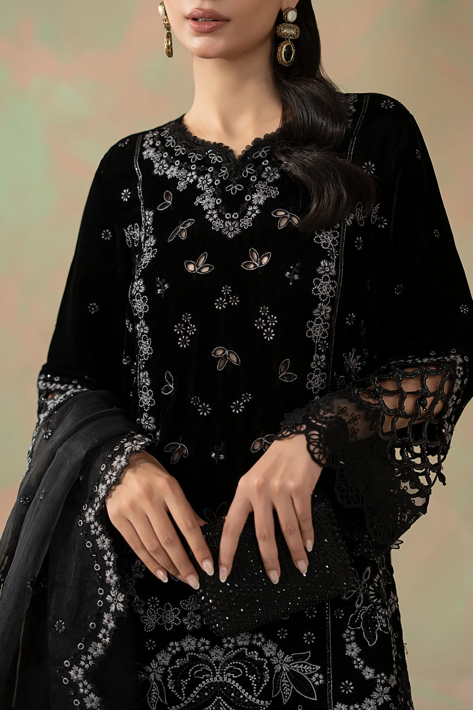 3 Piece Embroidered Velvet Suit - Image 4