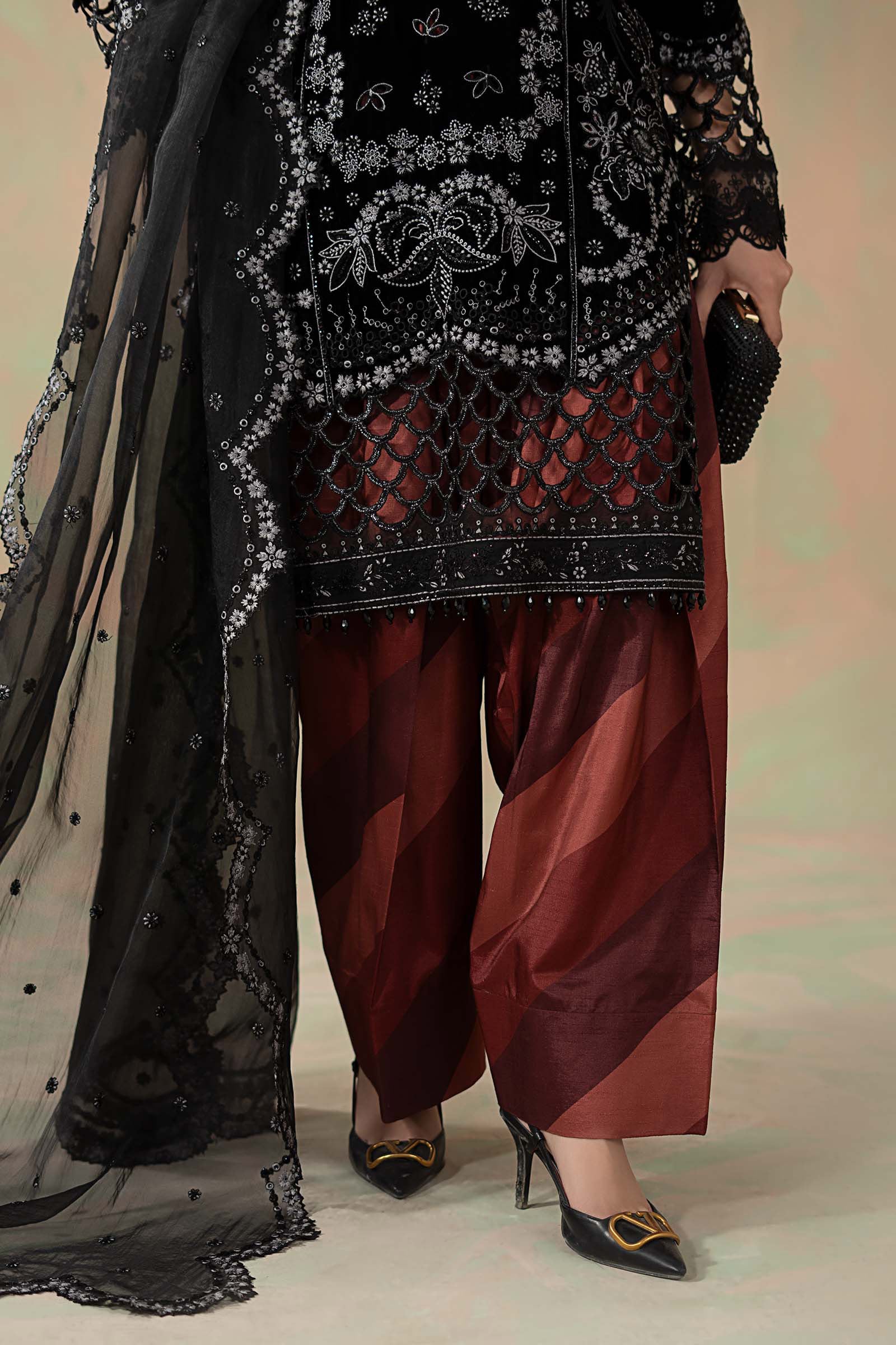 3 Piece Embroidered Velvet Suit - Image 6
