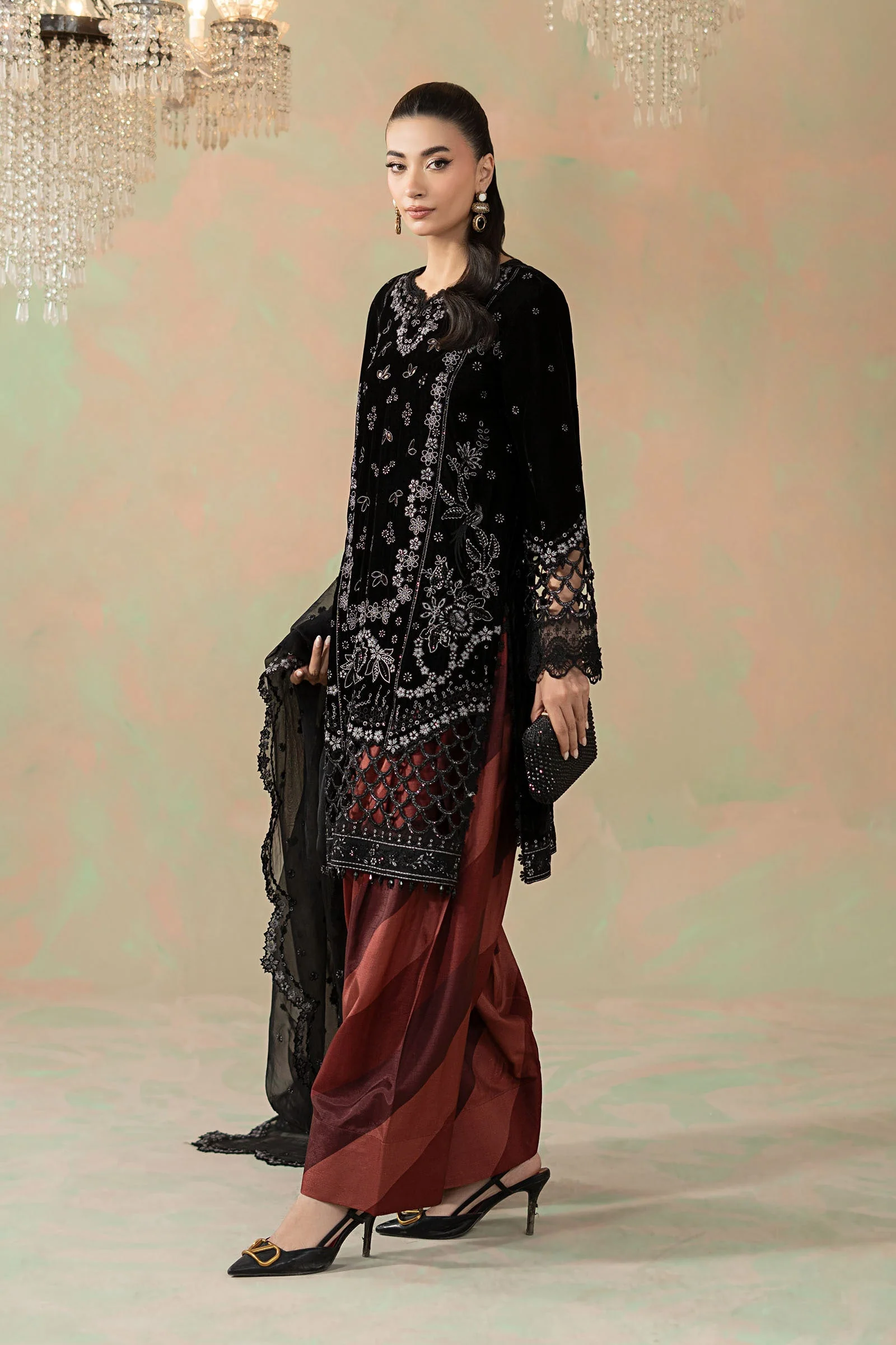 3 Piece Embroidered Velvet Suit - Image 7