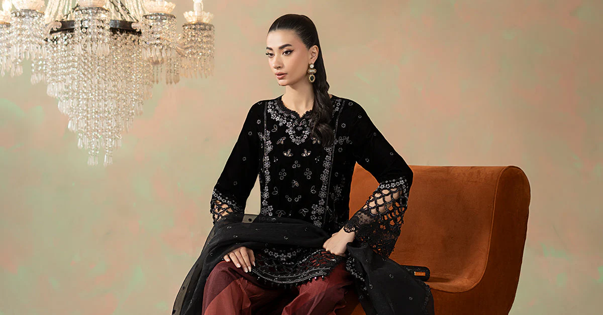3 Piece Embroidered Velvet Suit - Image 9