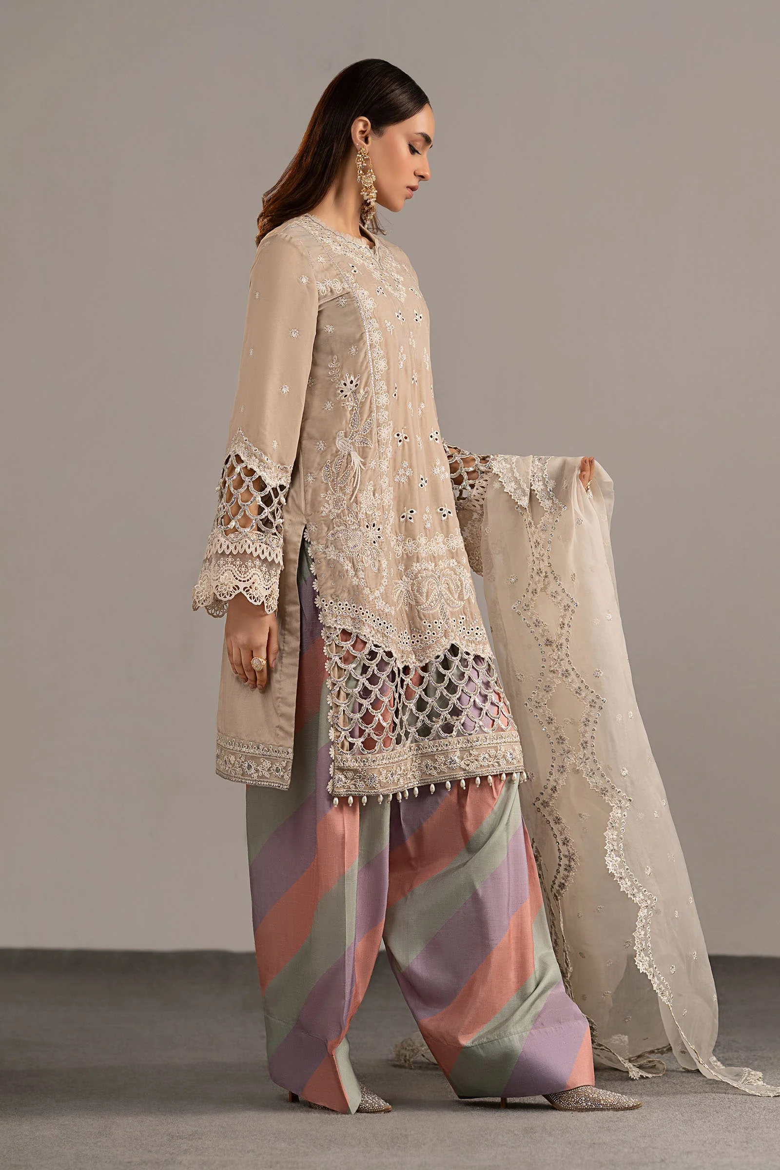 3 Piece Embroidered Velvet Suit - Image 6