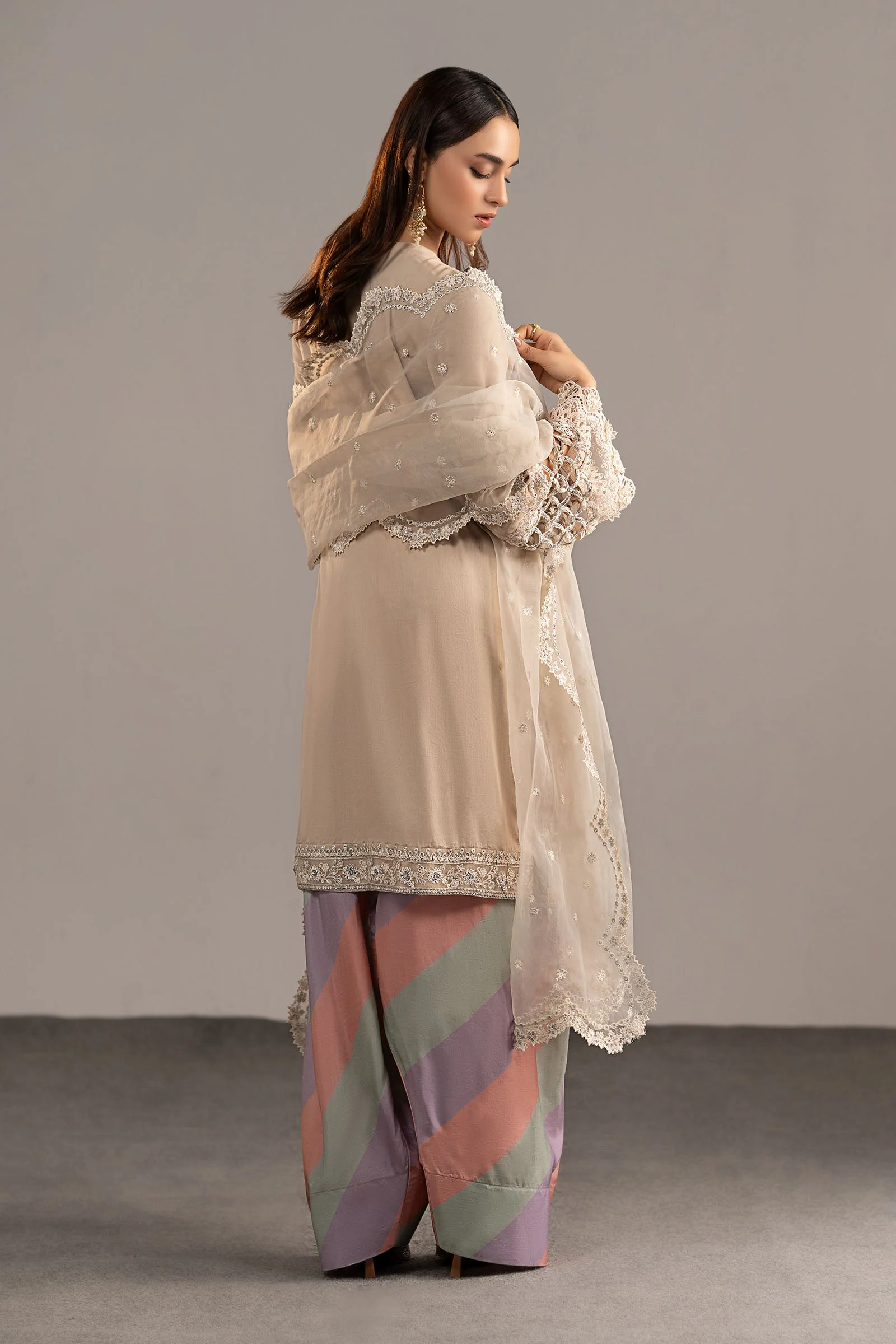 3 Piece Embroidered Velvet Suit - Image 7