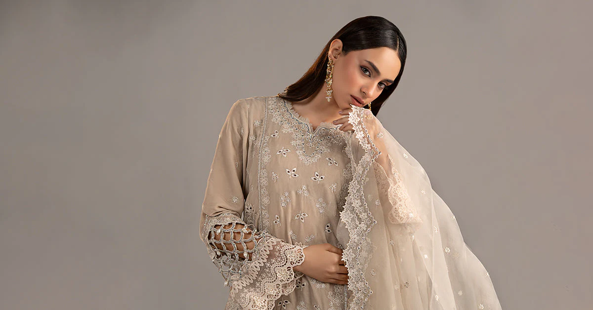 3 Piece Embroidered Velvet Suit - Image 8