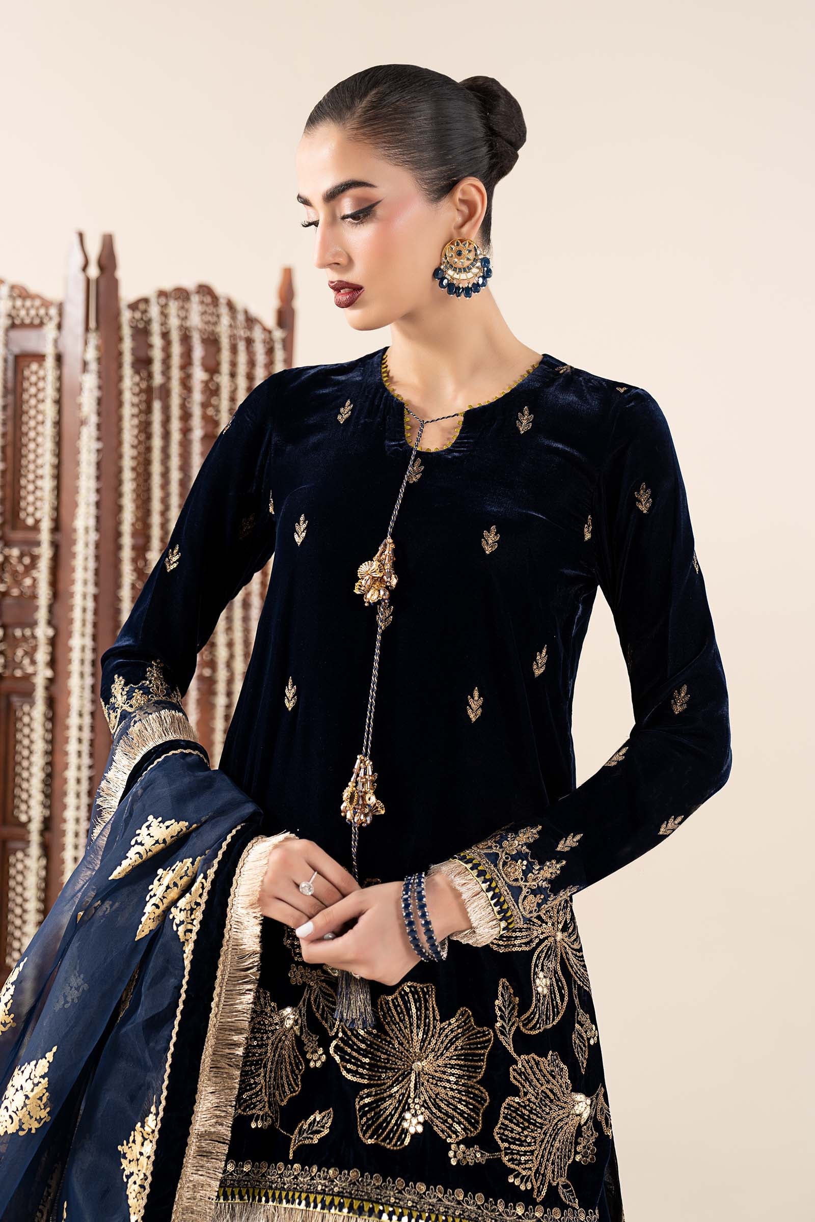 3 Piece Embroidered Velvet Suit - Image 2