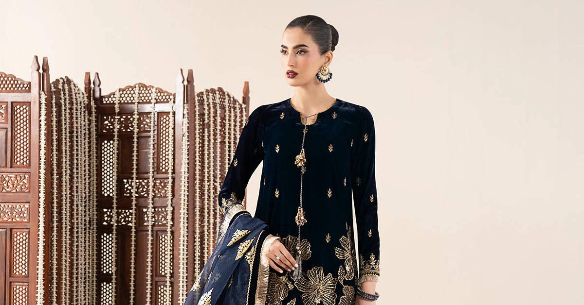 3 Piece Embroidered Velvet Suit - Image 7