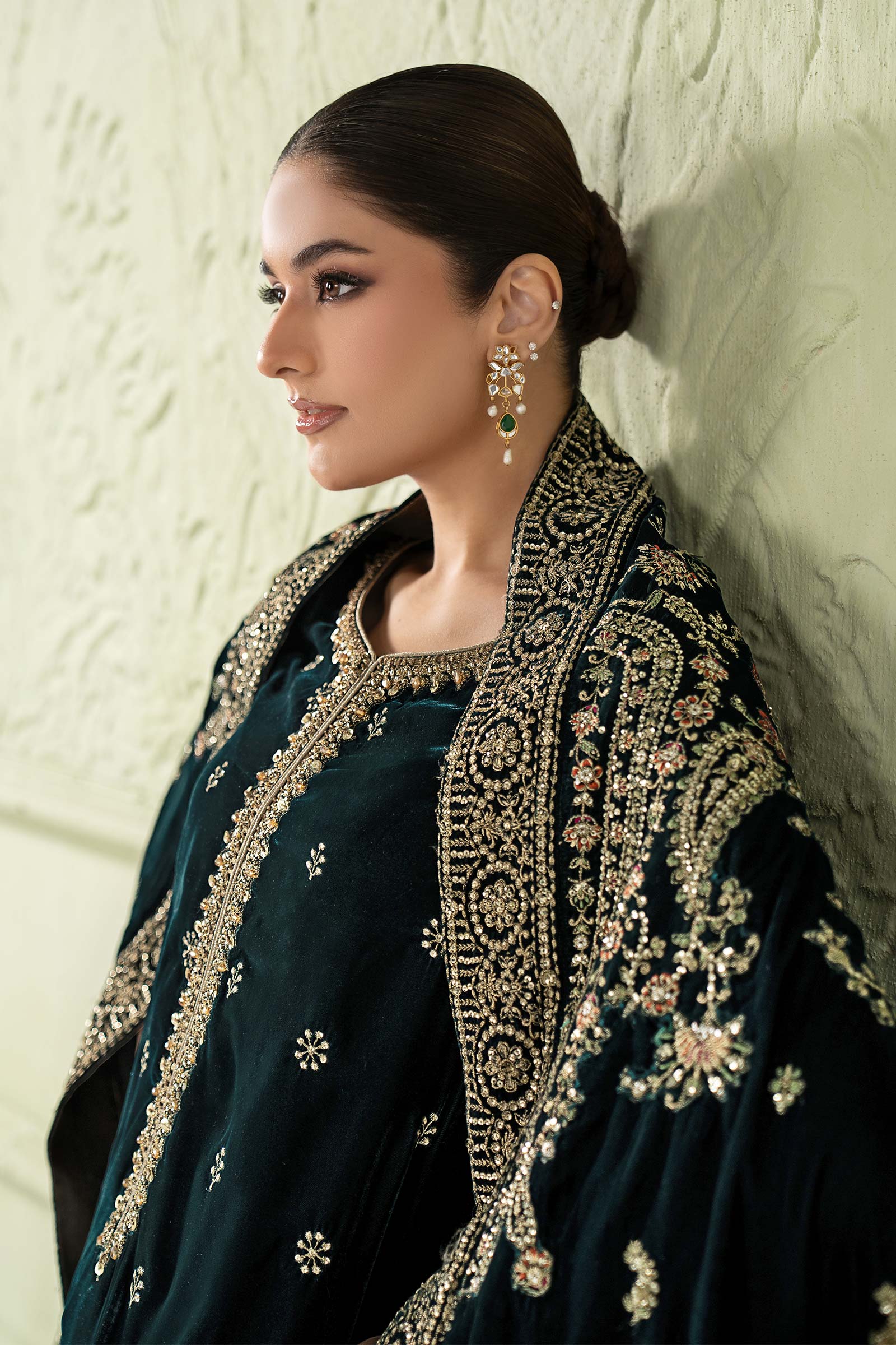 3 Piece Embroidered Velvet Suit - Image 4