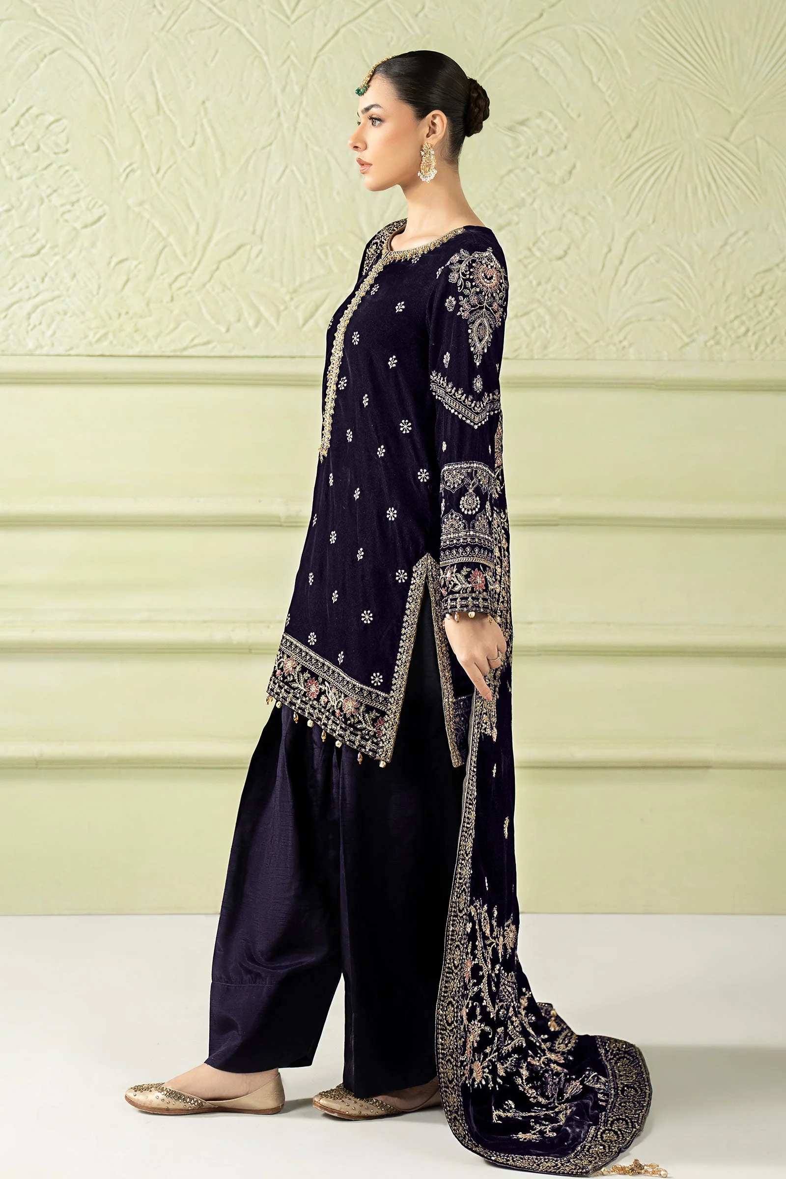 3 Piece Embroidered Velvet Suit - Image 7