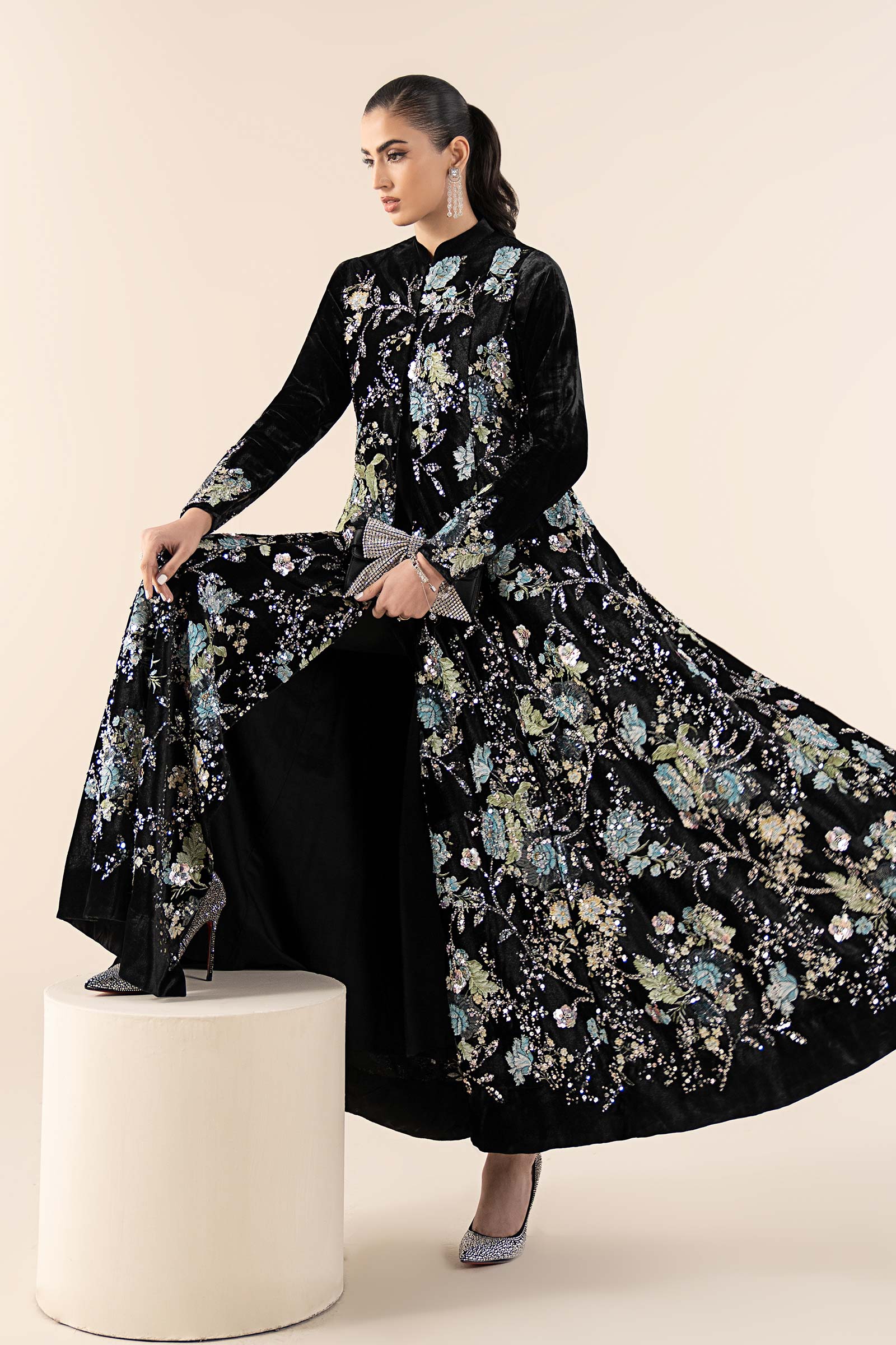 3 Piece Embroidered Velvet Suit - Image 3