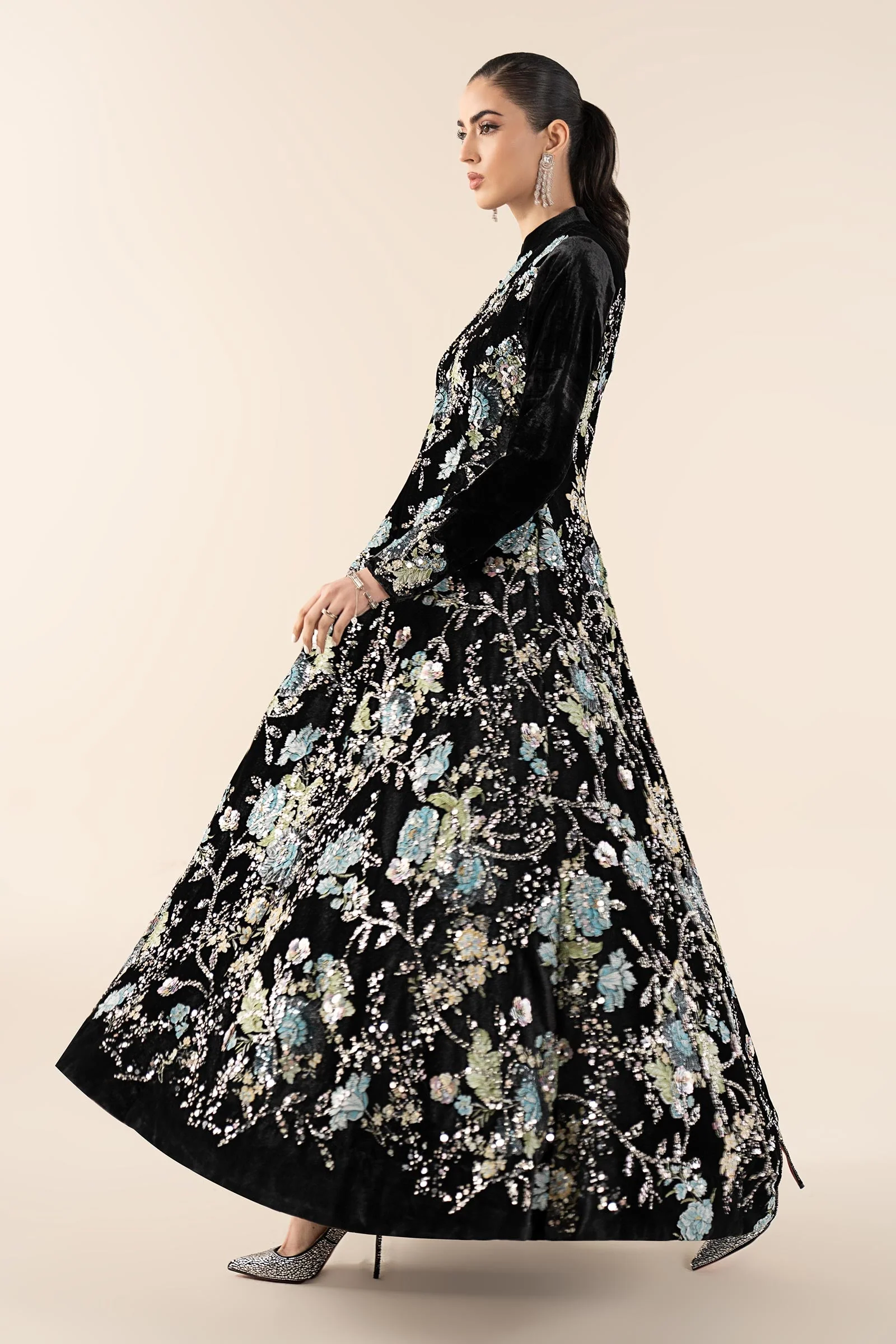 3 Piece Embroidered Velvet Suit - Image 4
