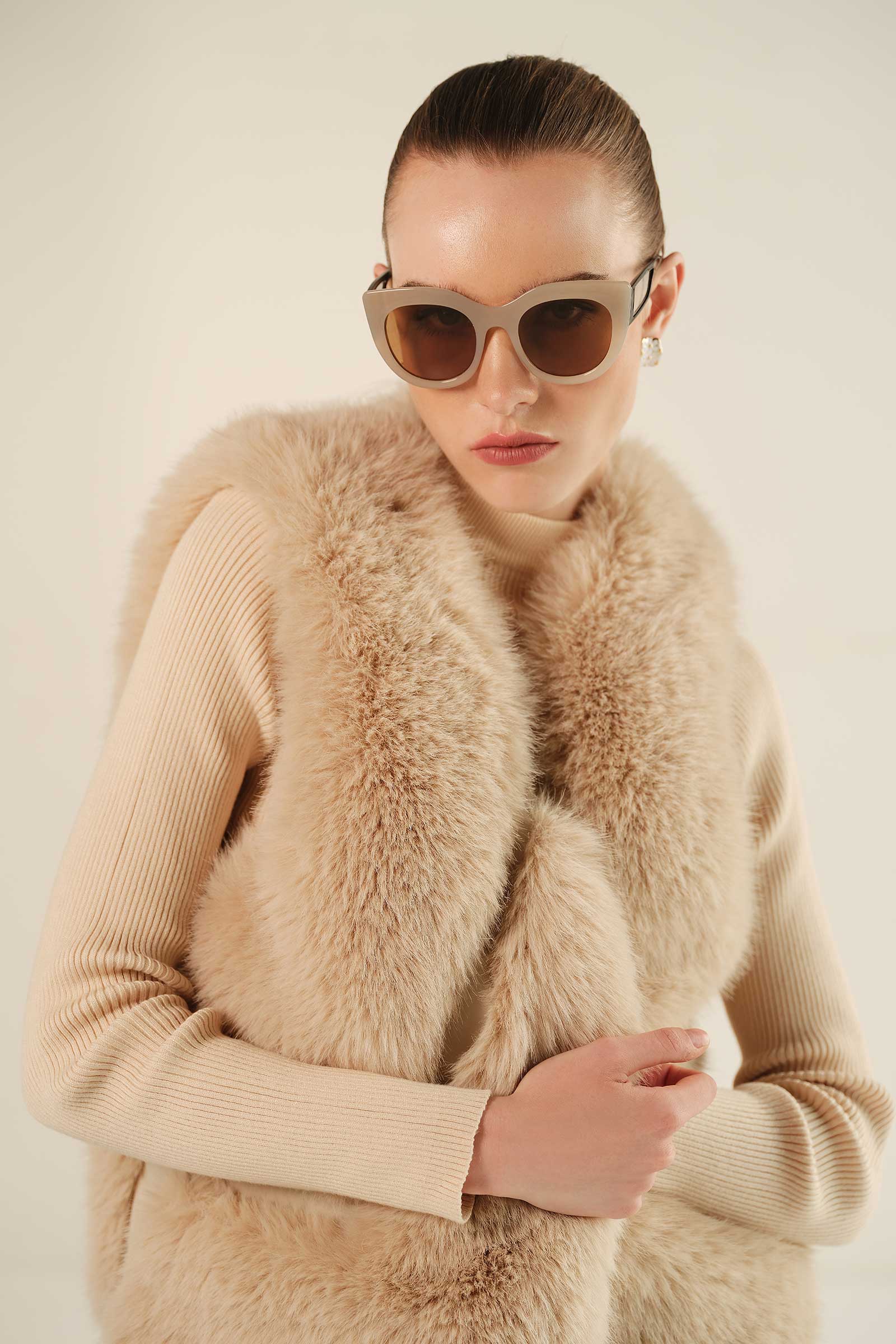Fur Gilet - Image 6