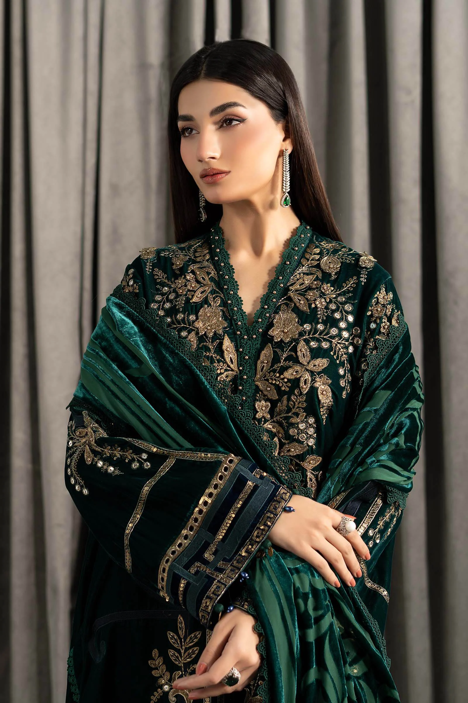 3 Piece Embroidered Velvet Suit - Image 2