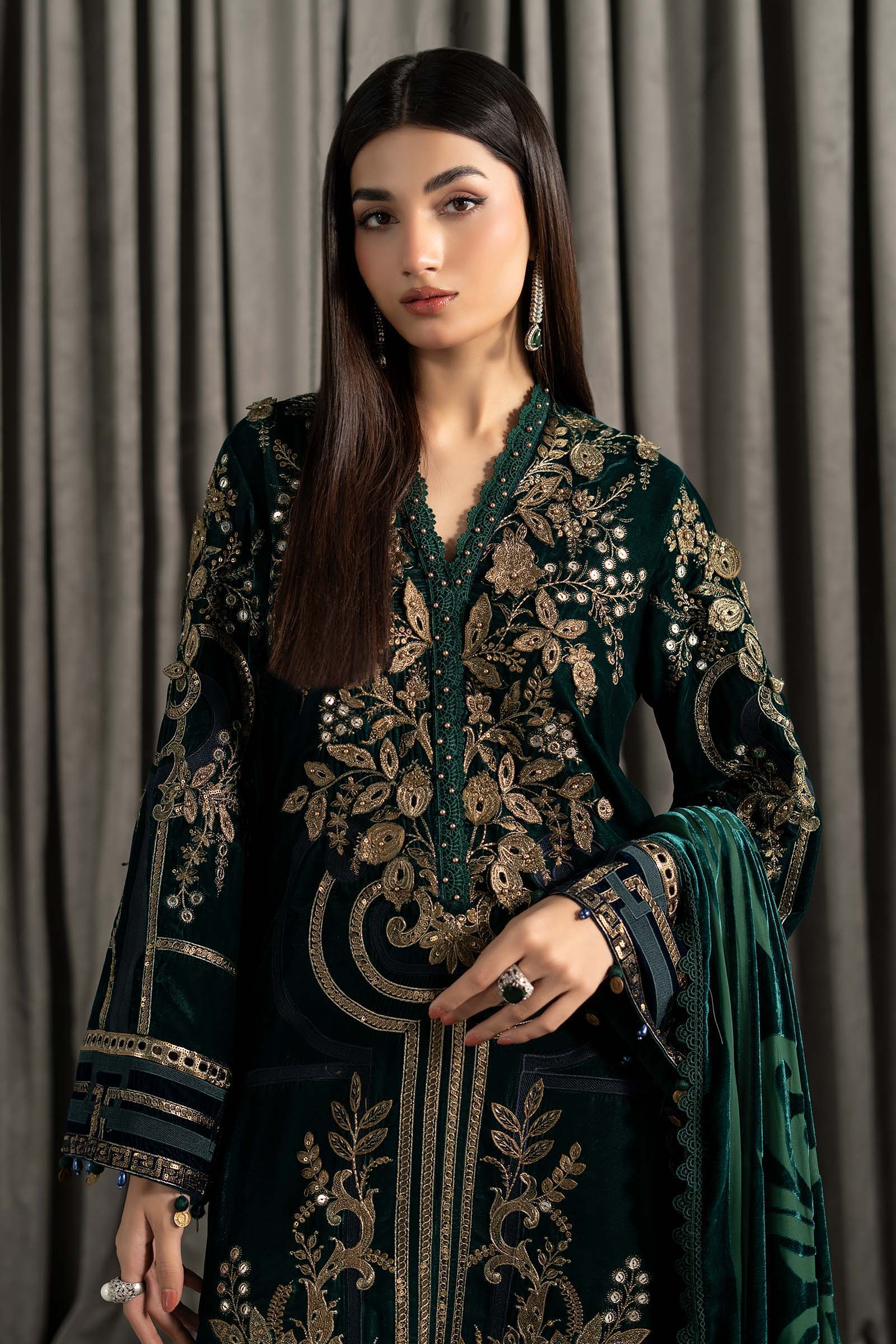 3 Piece Embroidered Velvet Suit - Image 3