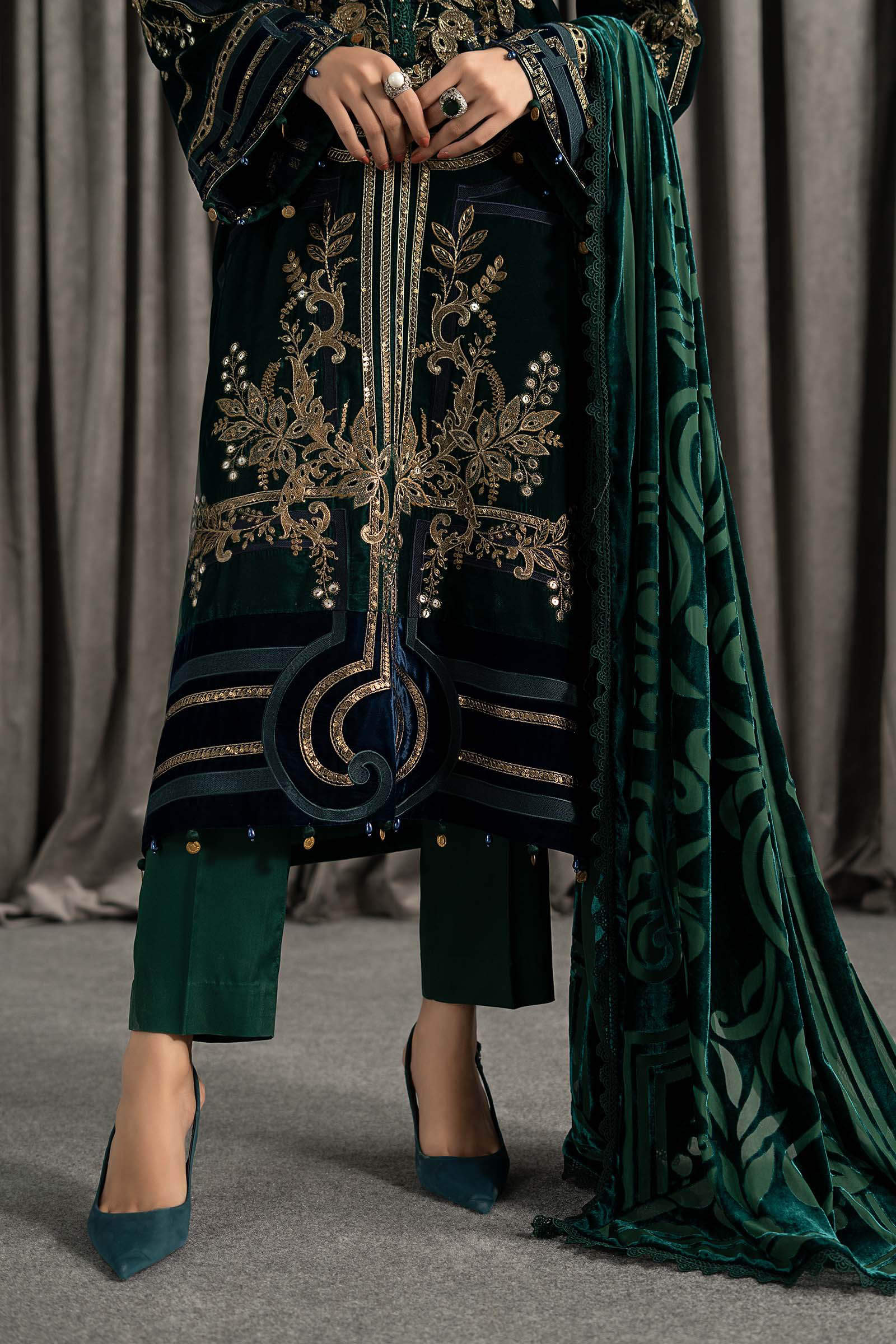 3 Piece Embroidered Velvet Suit - Image 6