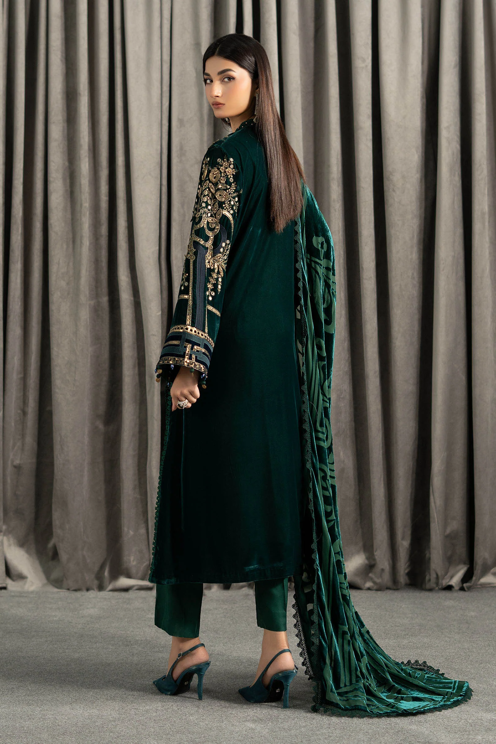3 Piece Embroidered Velvet Suit - Image 8