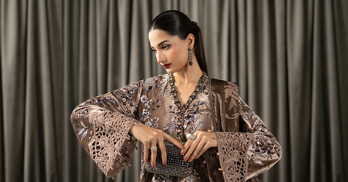 3 Piece Embroidered Velvet Suit - Image 11