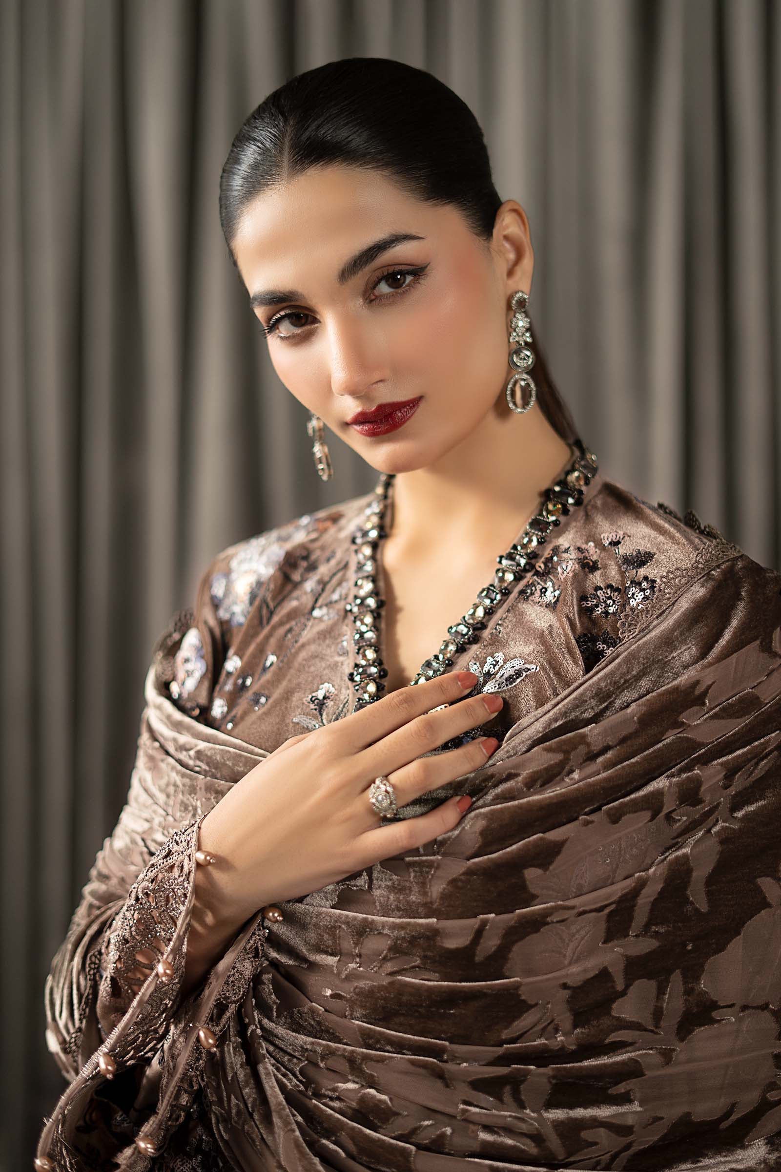 3 Piece Embroidered Velvet Suit - Image 3
