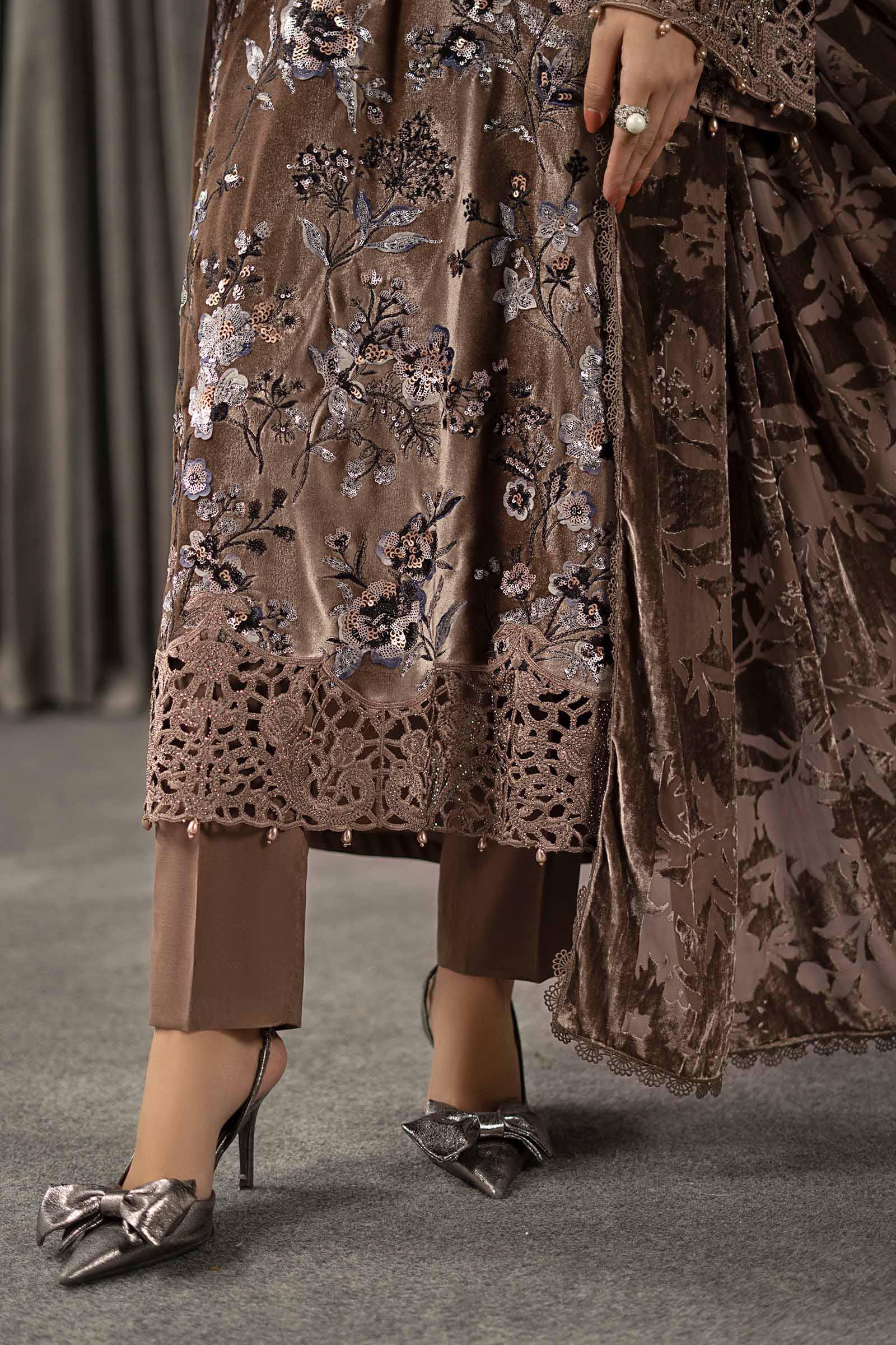 3 Piece Embroidered Velvet Suit - Image 8
