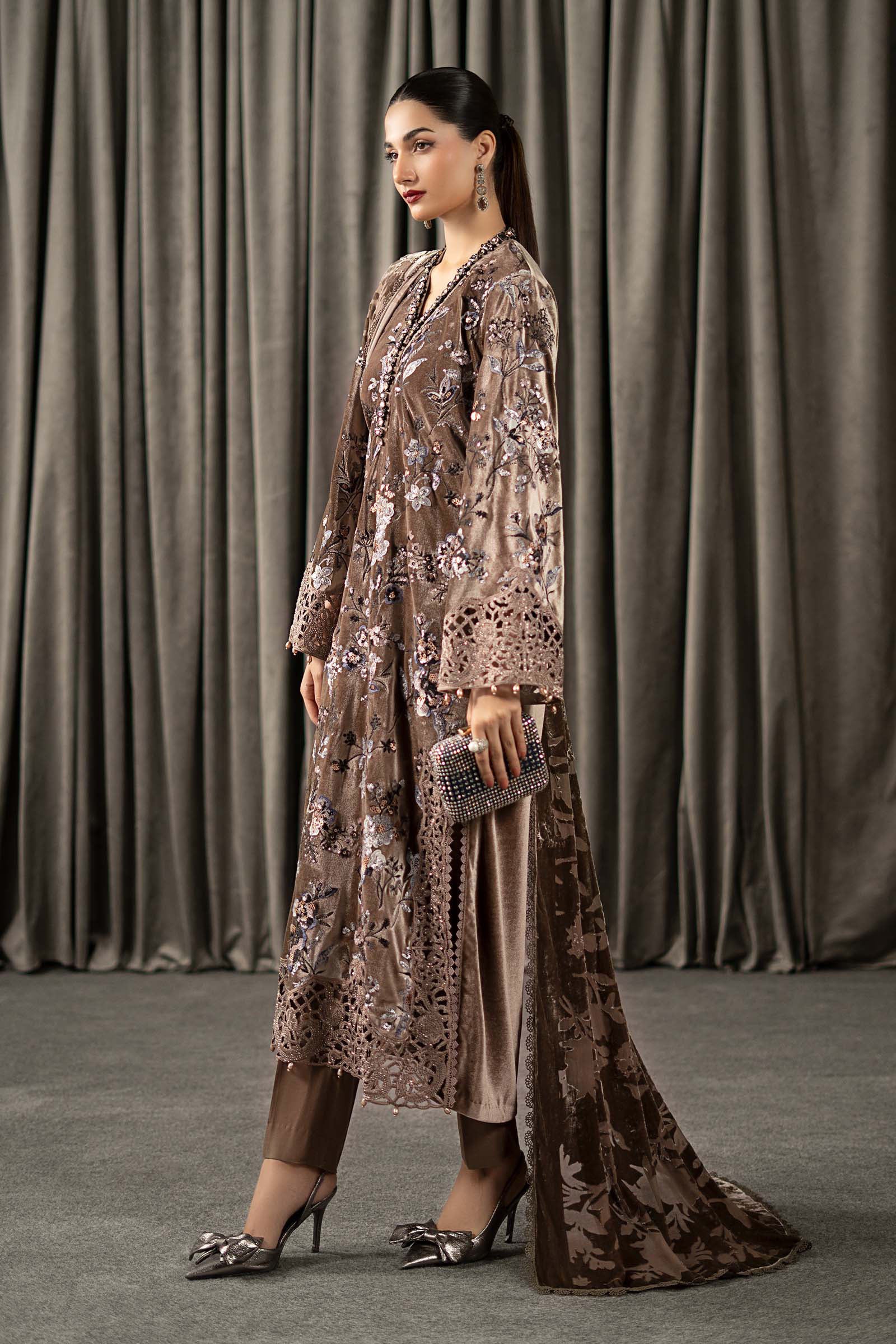 3 Piece Embroidered Velvet Suit - Image 9