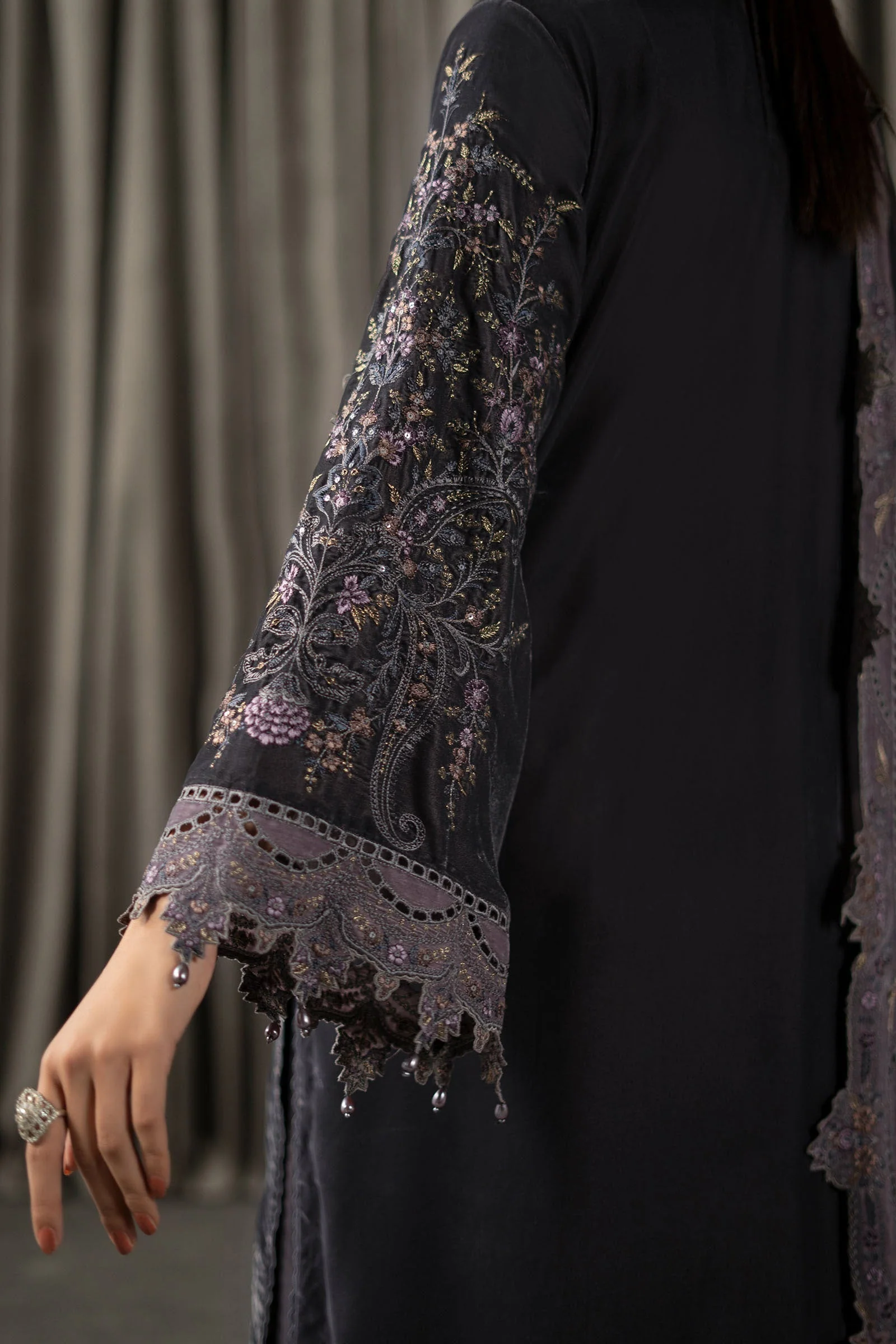 3 Piece Embroidered Velvet Suit - Image 4