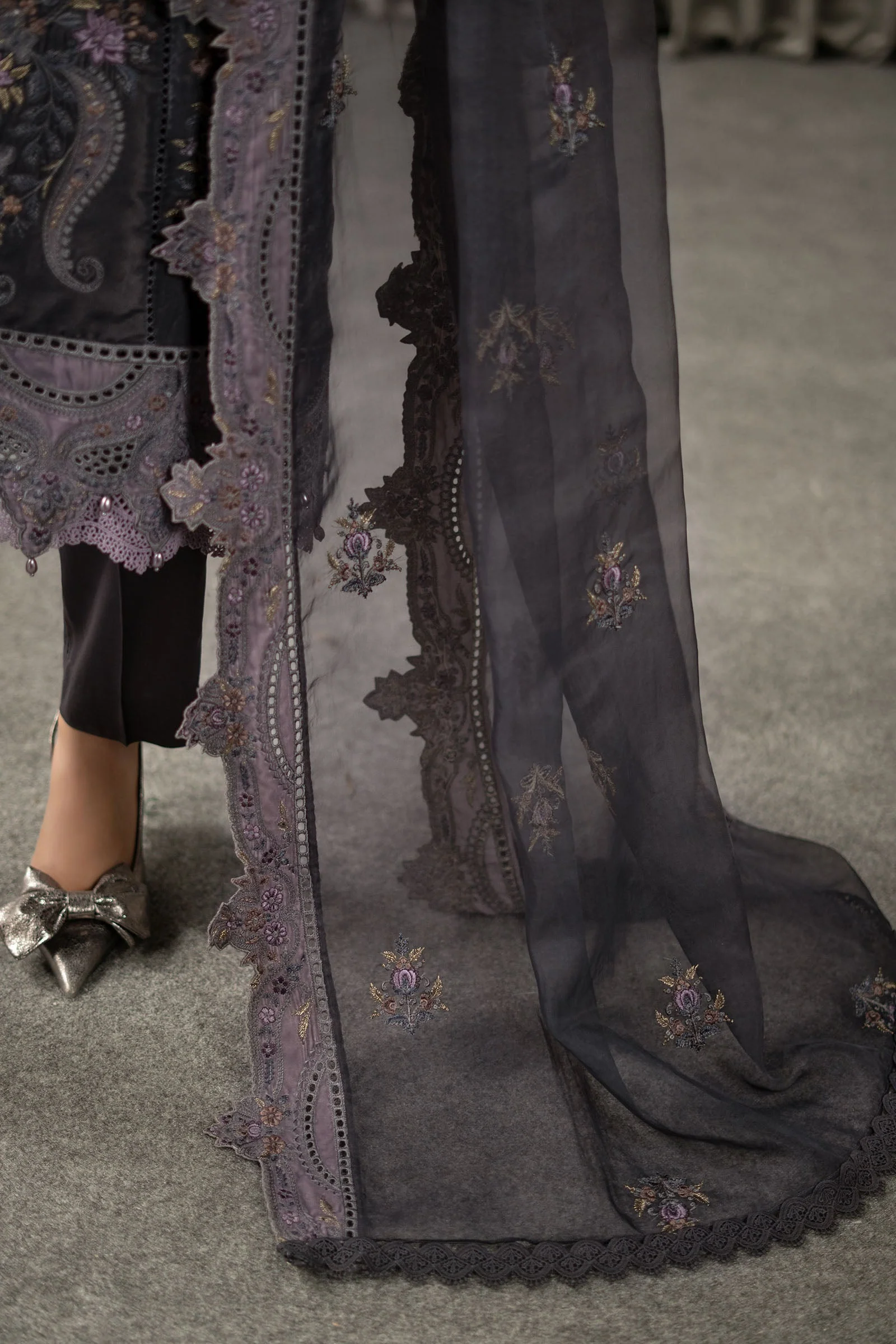 3 Piece Embroidered Velvet Suit - Image 6