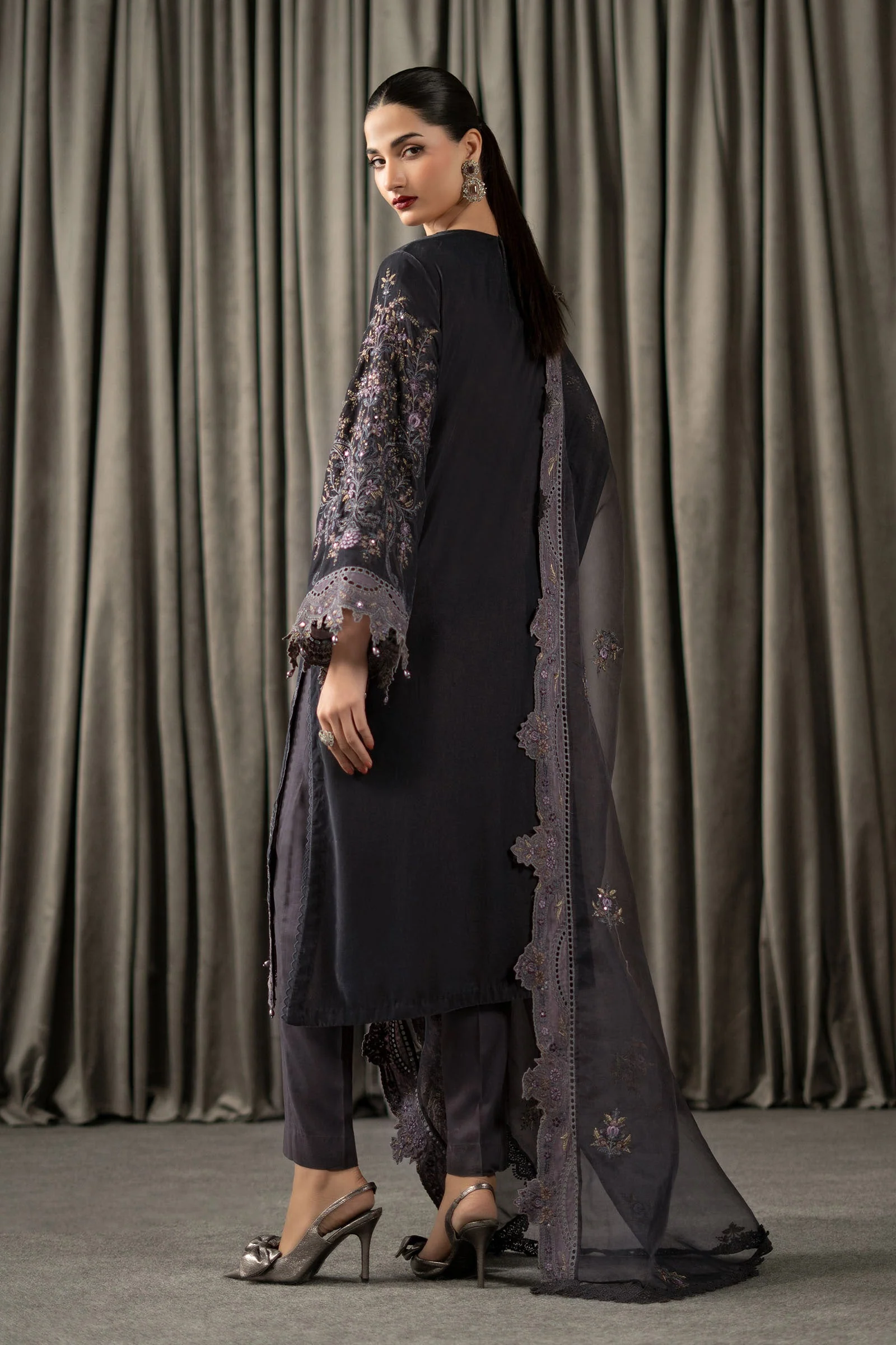 3 Piece Embroidered Velvet Suit - Image 8