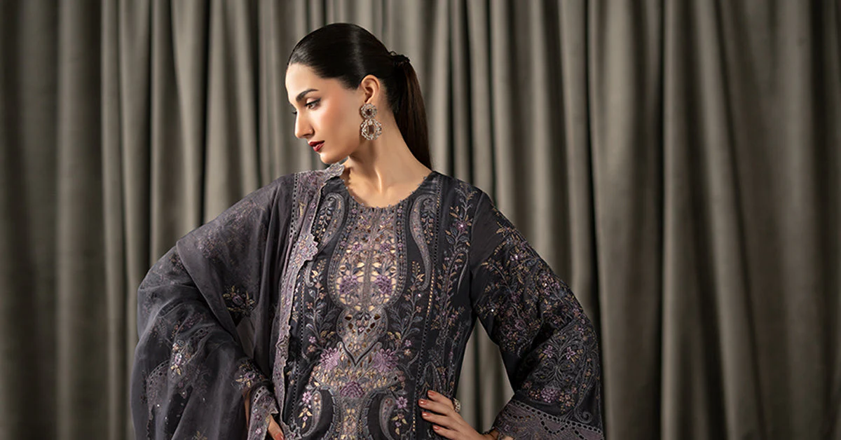 3 Piece Embroidered Velvet Suit - Image 9